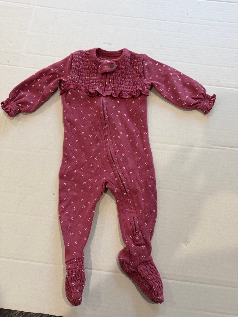 L’ovedbaby apple berry dots organic smocked zipper footie 0-3 m